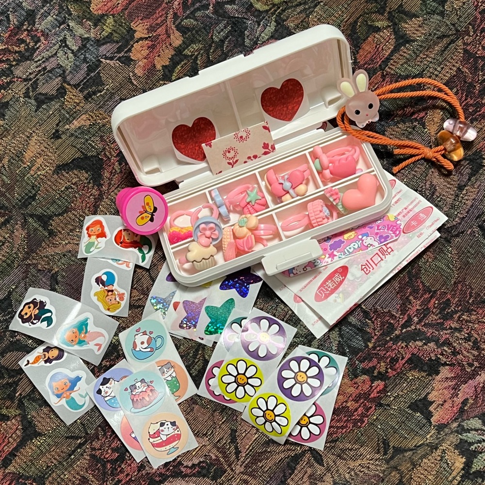 NEW THINK GRANDKIDS! 14 rings, bunny hair tie, deluxe holder, etc